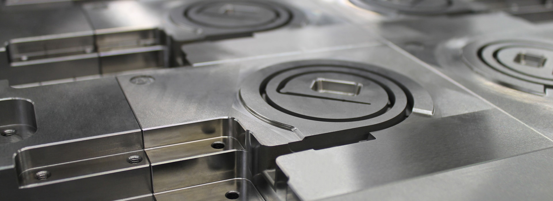 Injection mould tool